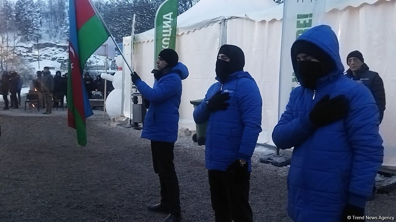 Мирная акция протеста на Лачинской дороге продолжается уже 35 дней (ФОТО)
