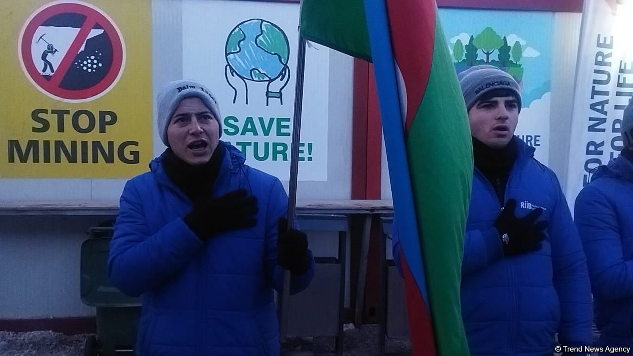 Мирная акция протеста на Лачинской дороге продолжается уже 35 дней (ФОТО)