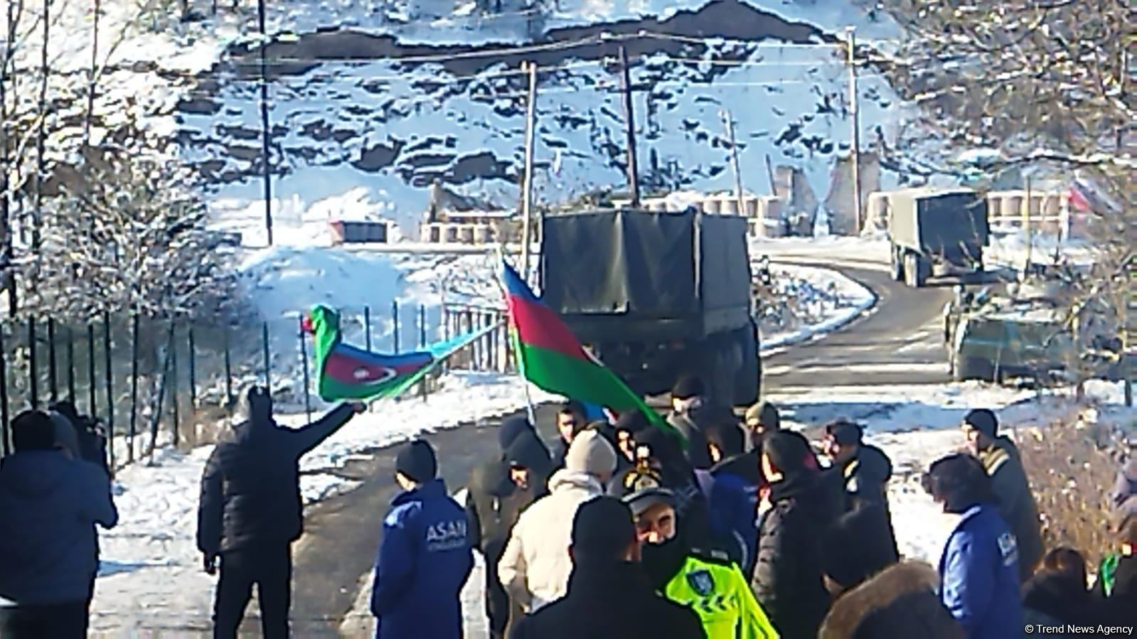 По Лачинской дороге беспрепятственно проехали еще восемь автомобилей снабжения миротворцев (ФОТО)