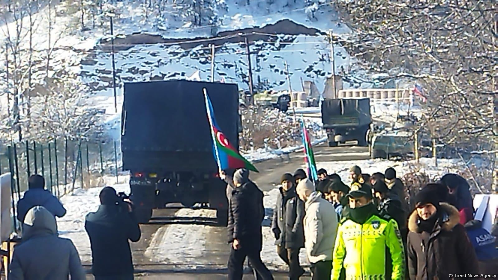 По Лачинской дороге беспрепятственно проехали еще восемь автомобилей снабжения миротворцев (ФОТО)