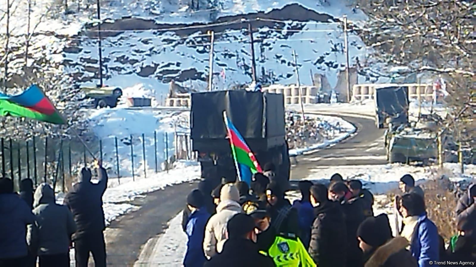 По Лачинской дороге беспрепятственно проехали еще восемь автомобилей снабжения миротворцев (ФОТО)