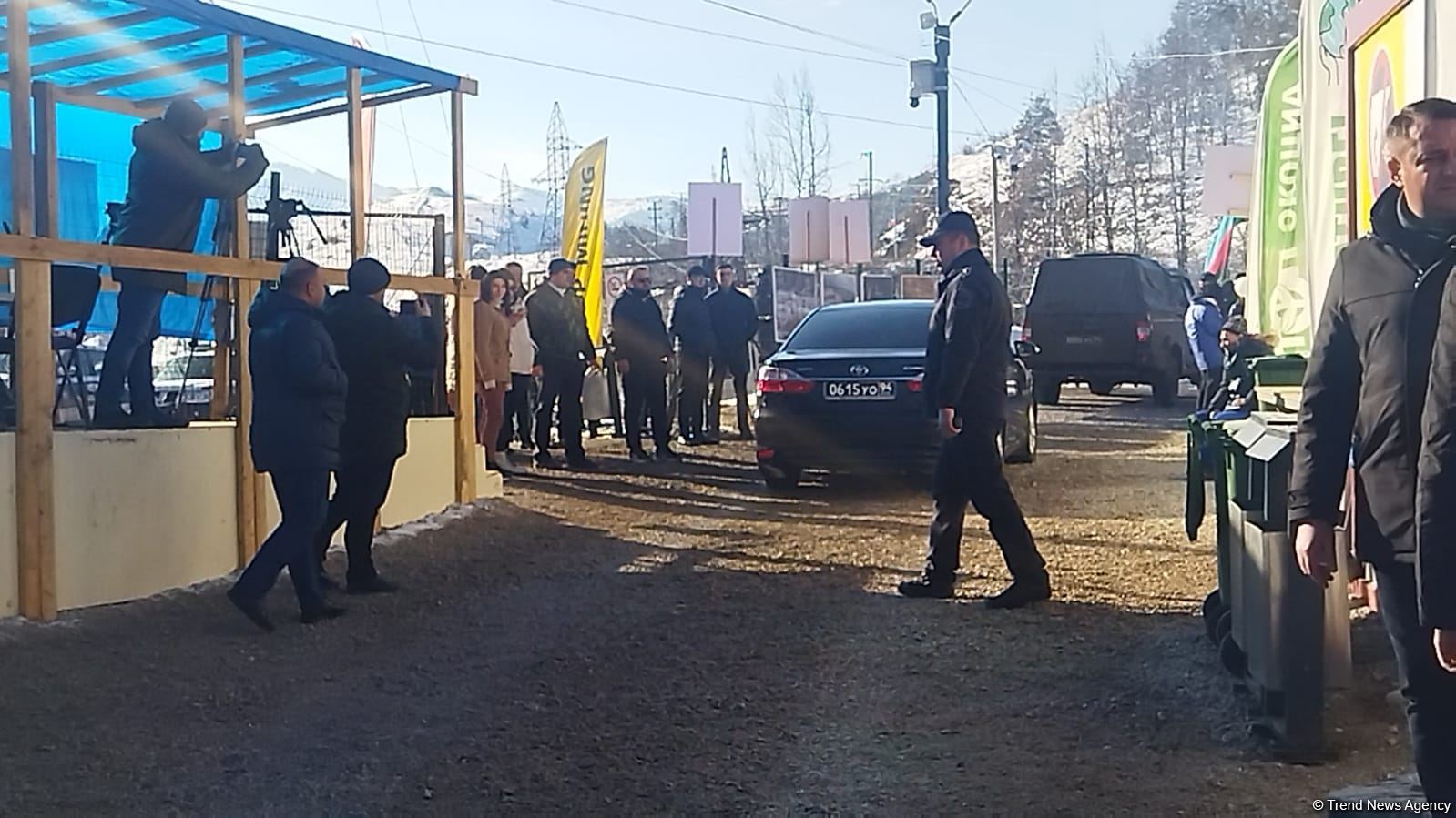 По Лачинской дороге беспрепятственно проехали еще две машины миротворцев (ФОТО)