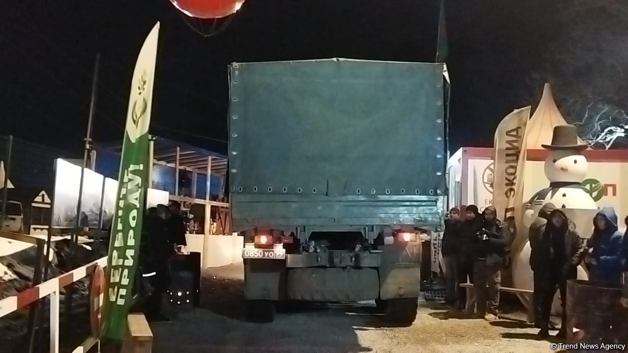 По Лачинской дороге беспрепятственно проехал очередной автомобиль миротворцев (ФОТО)