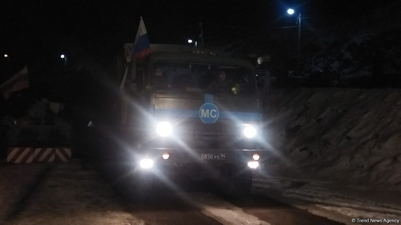 По Лачинской дороге беспрепятственно проехал очередной автомобиль миротворцев (ФОТО)