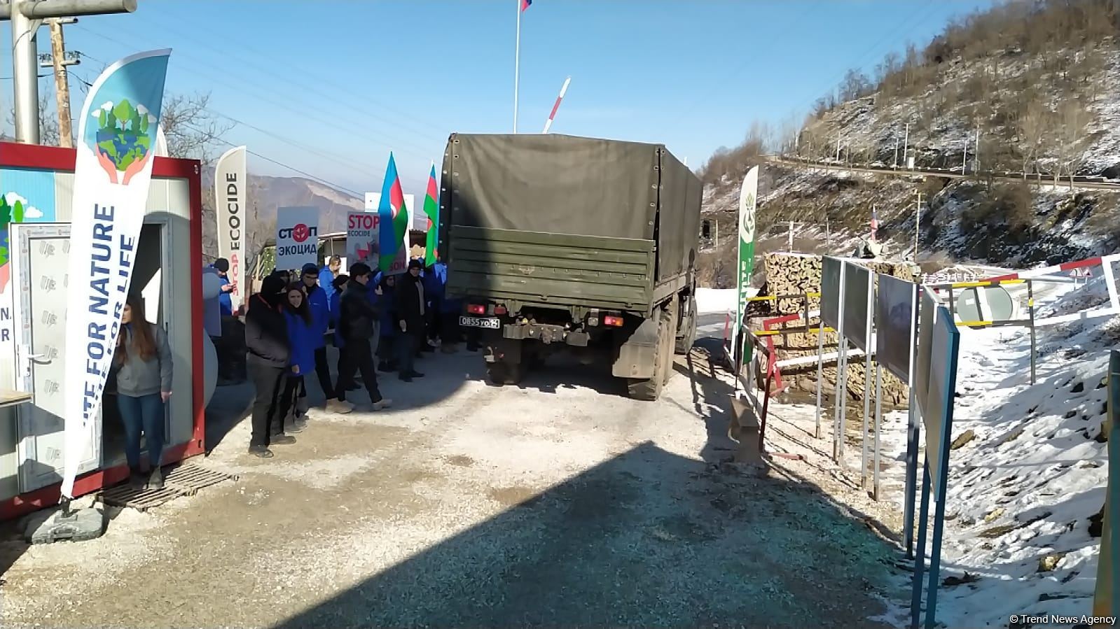 По Лачинской дороге беспрепятственно проехали еще две машины РМК (ФОТО/ВИДЕО)