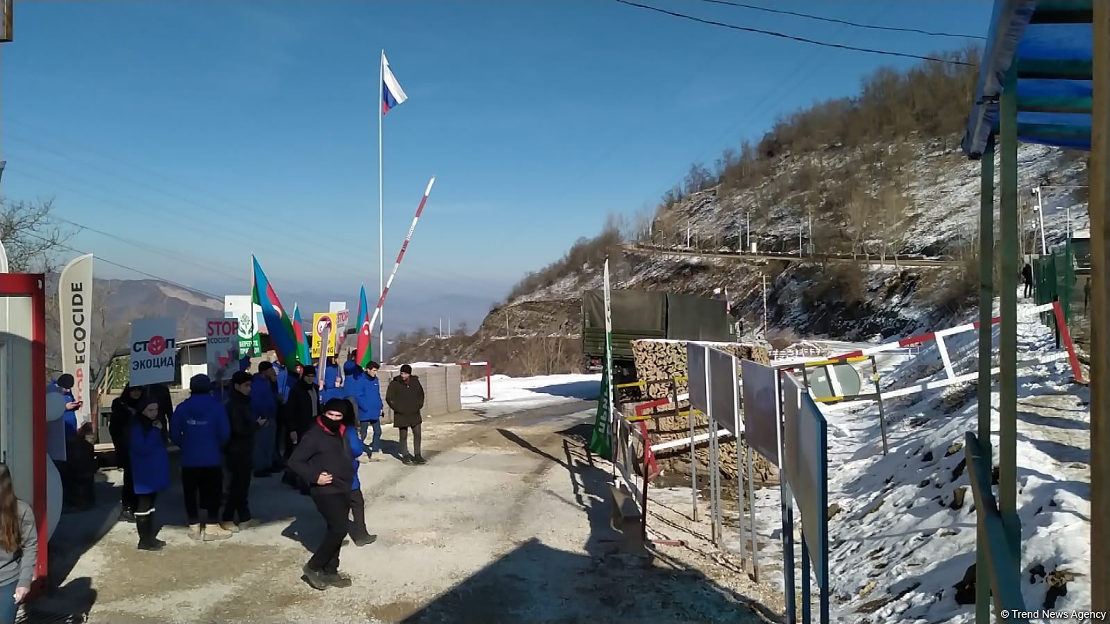 По Лачинской дороге беспрепятственно проехали еще две машины РМК (ФОТО/ВИДЕО)