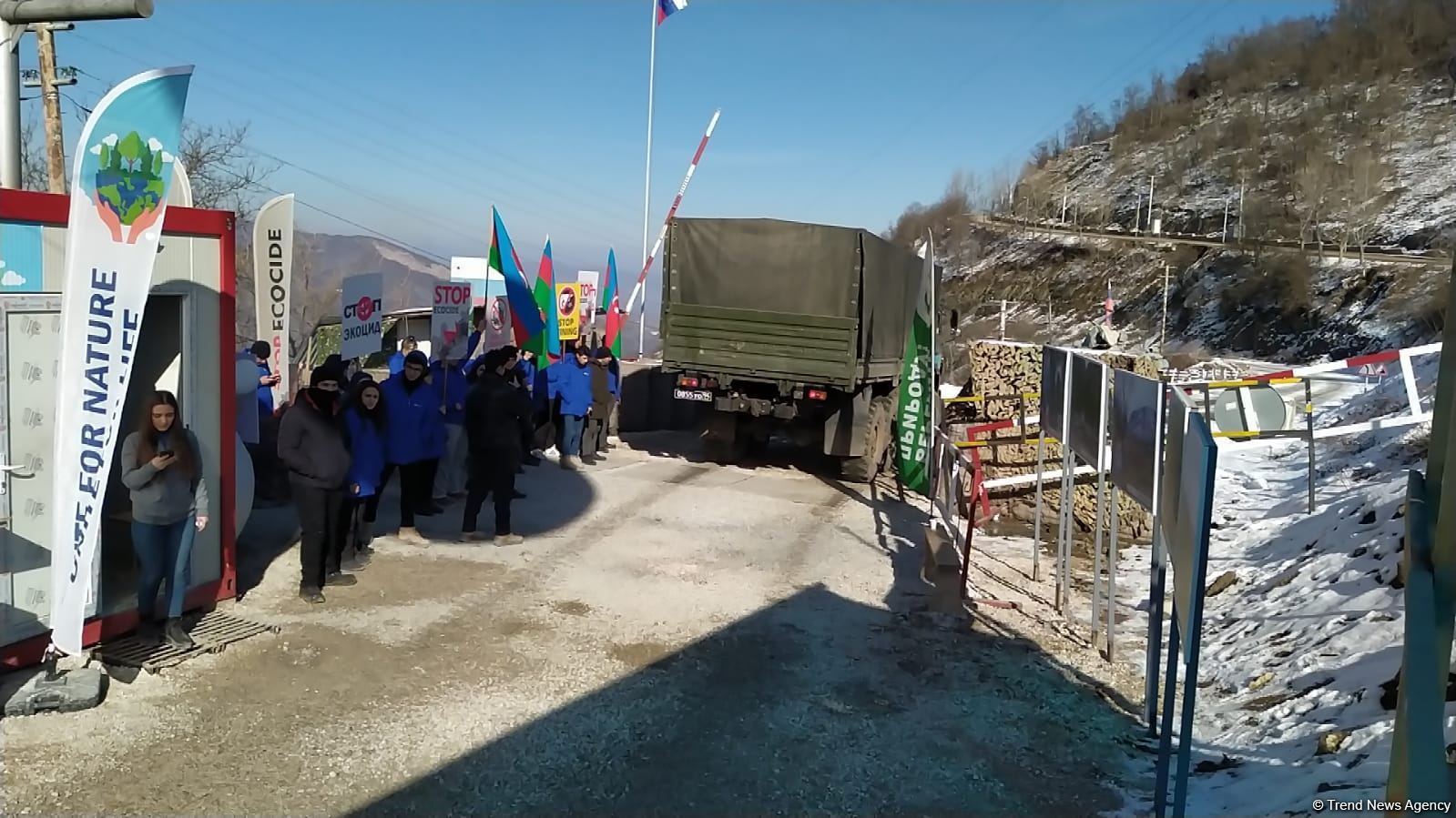 По Лачинской дороге беспрепятственно проехали еще две машины РМК (ФОТО/ВИДЕО)