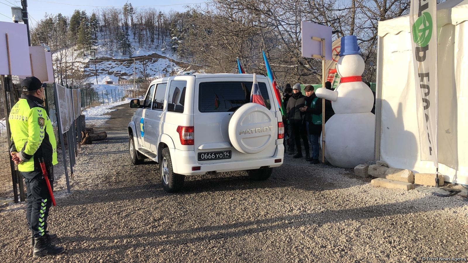 По Лачинской дороге беспрепятственно проехал автотранспорт РМК (ФОТО/ВИДЕО)