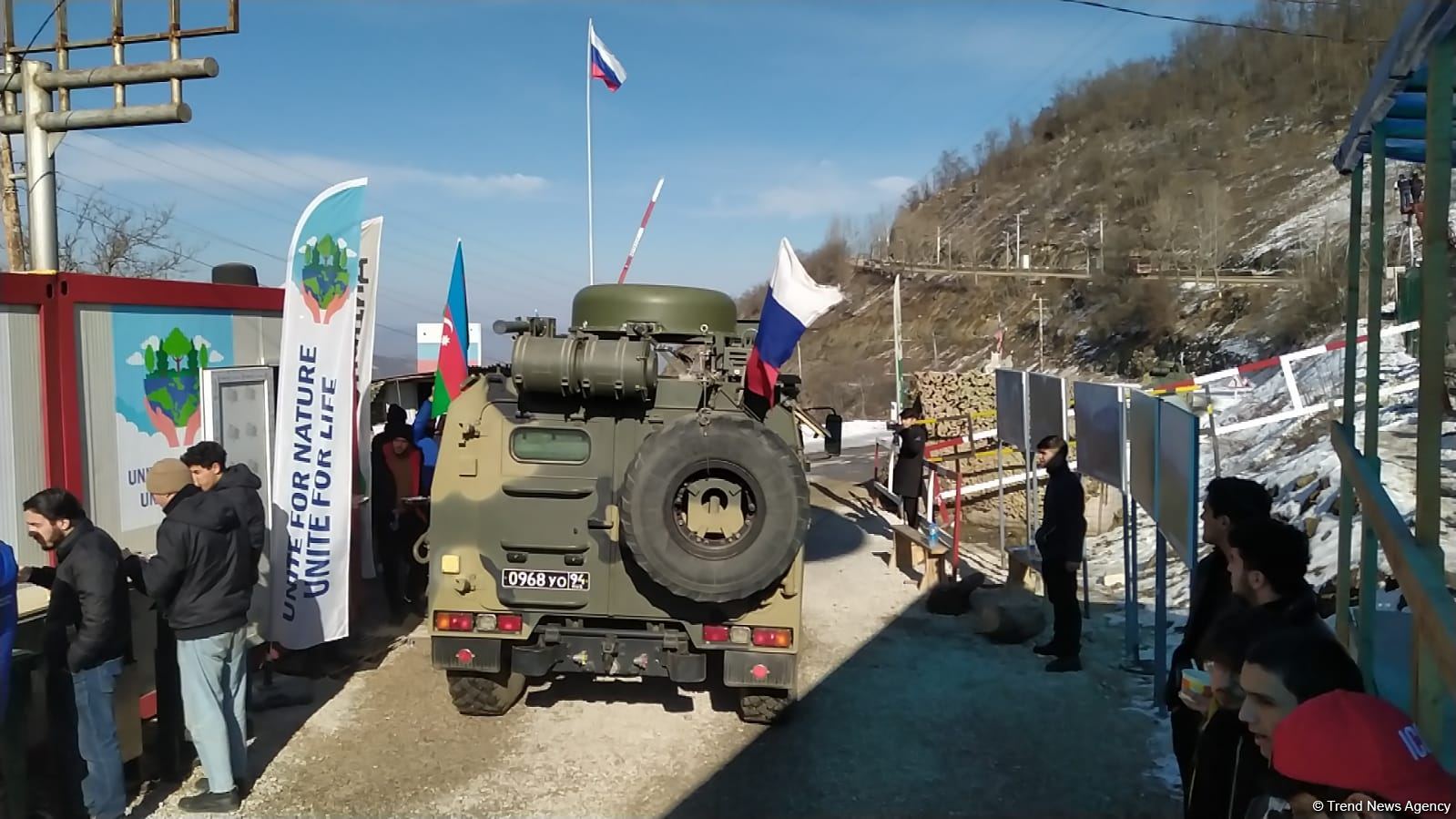 По Лачинской дороге беспрепятственно проехали еще 2 автомашины РМК (ФОТО/ВИДЕО)