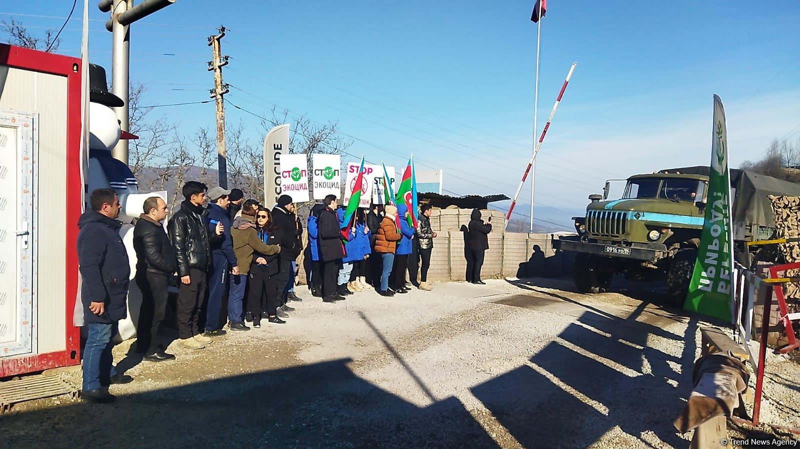 По Лачинской дороге проехала еще одна колонна грузовых автомашин РМК (ФОТО)