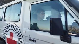 По Лачинской дороге беспрепятственно проехала колонна автомашин Красного Креста (ФОТО)