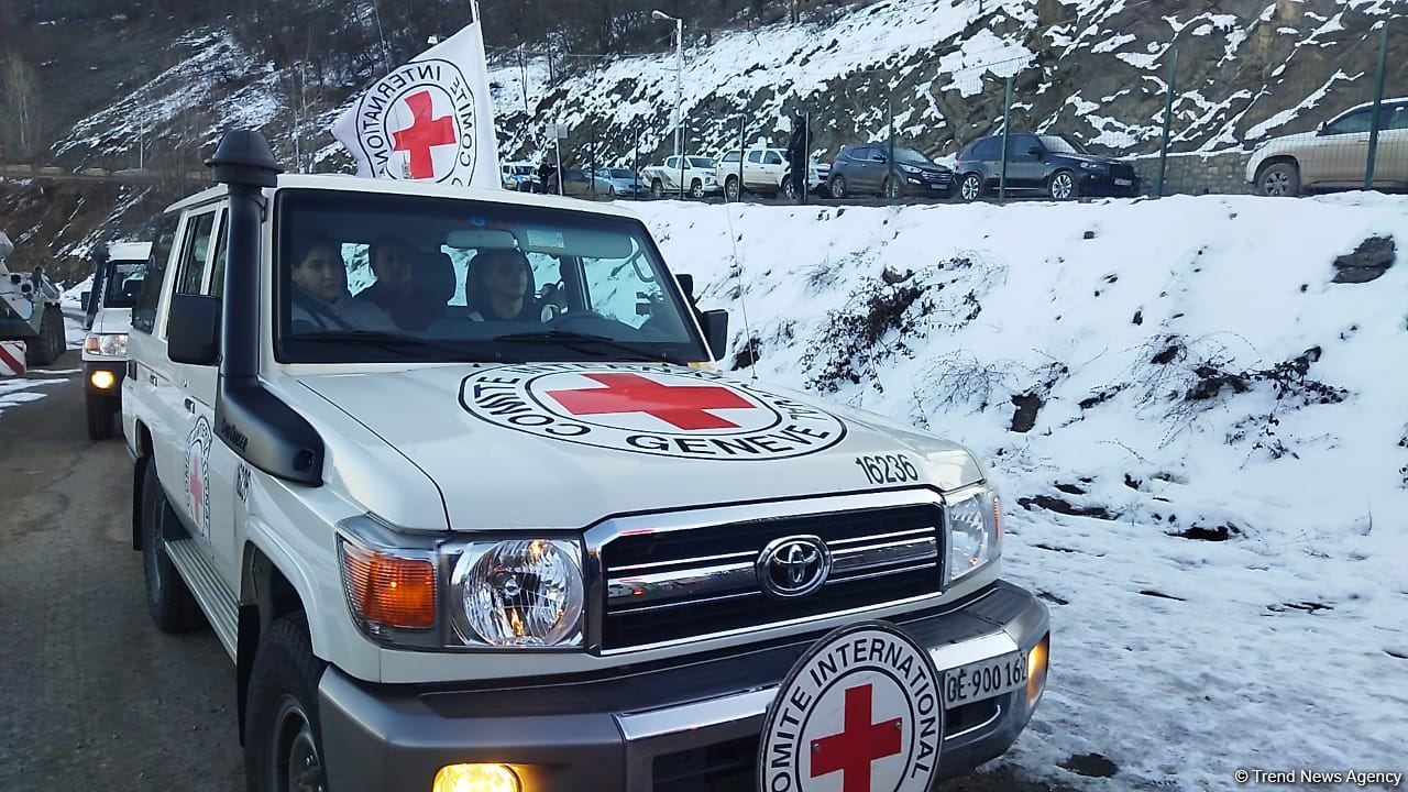 Сегодня по Лачинской дороге беспрепятственно проехали 64 автомобиля (ФОТО)