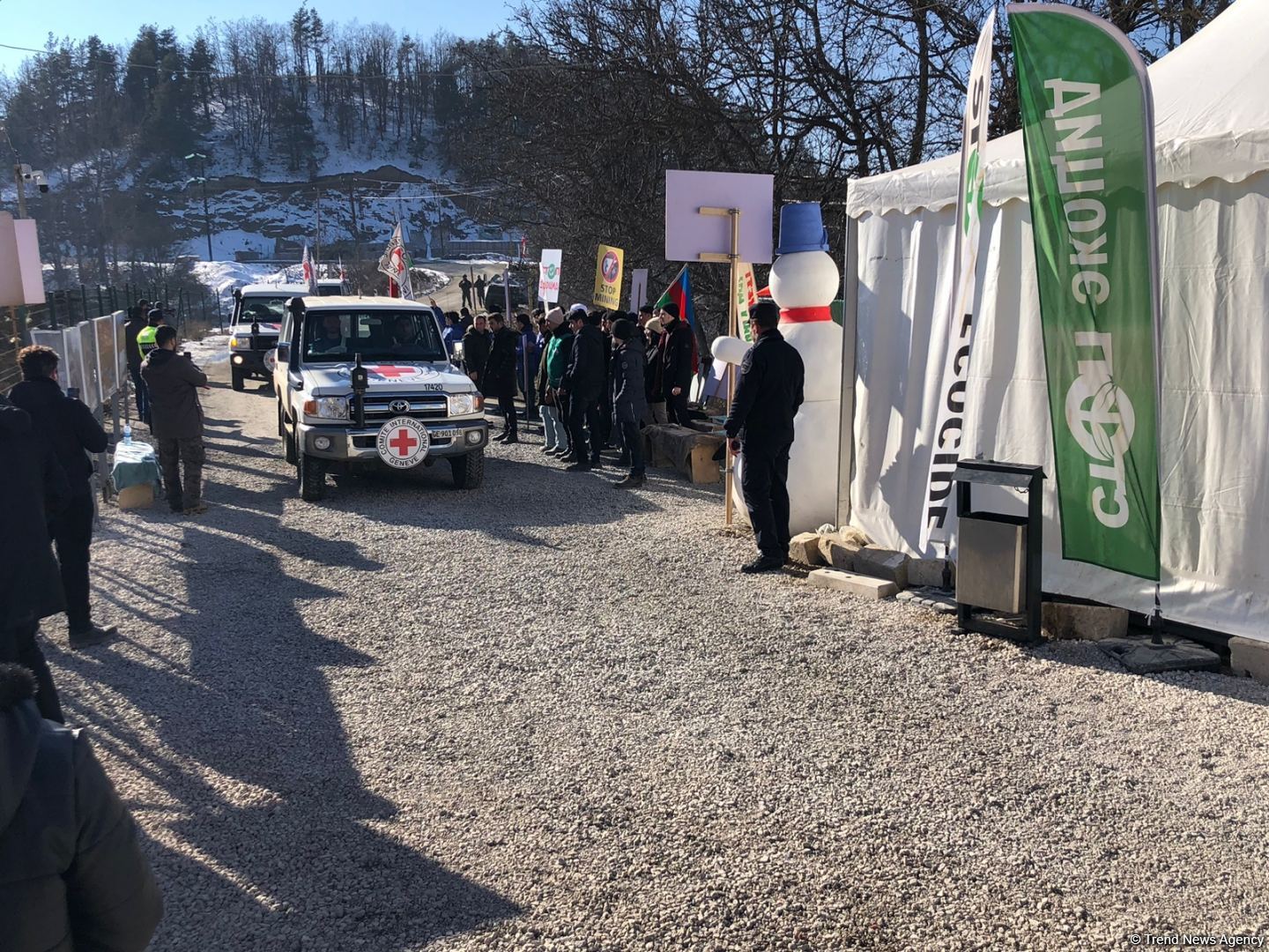 Four ICRC vehicles move freely along Azerbaijan's Lachin-Khankendi road (PHOTO)