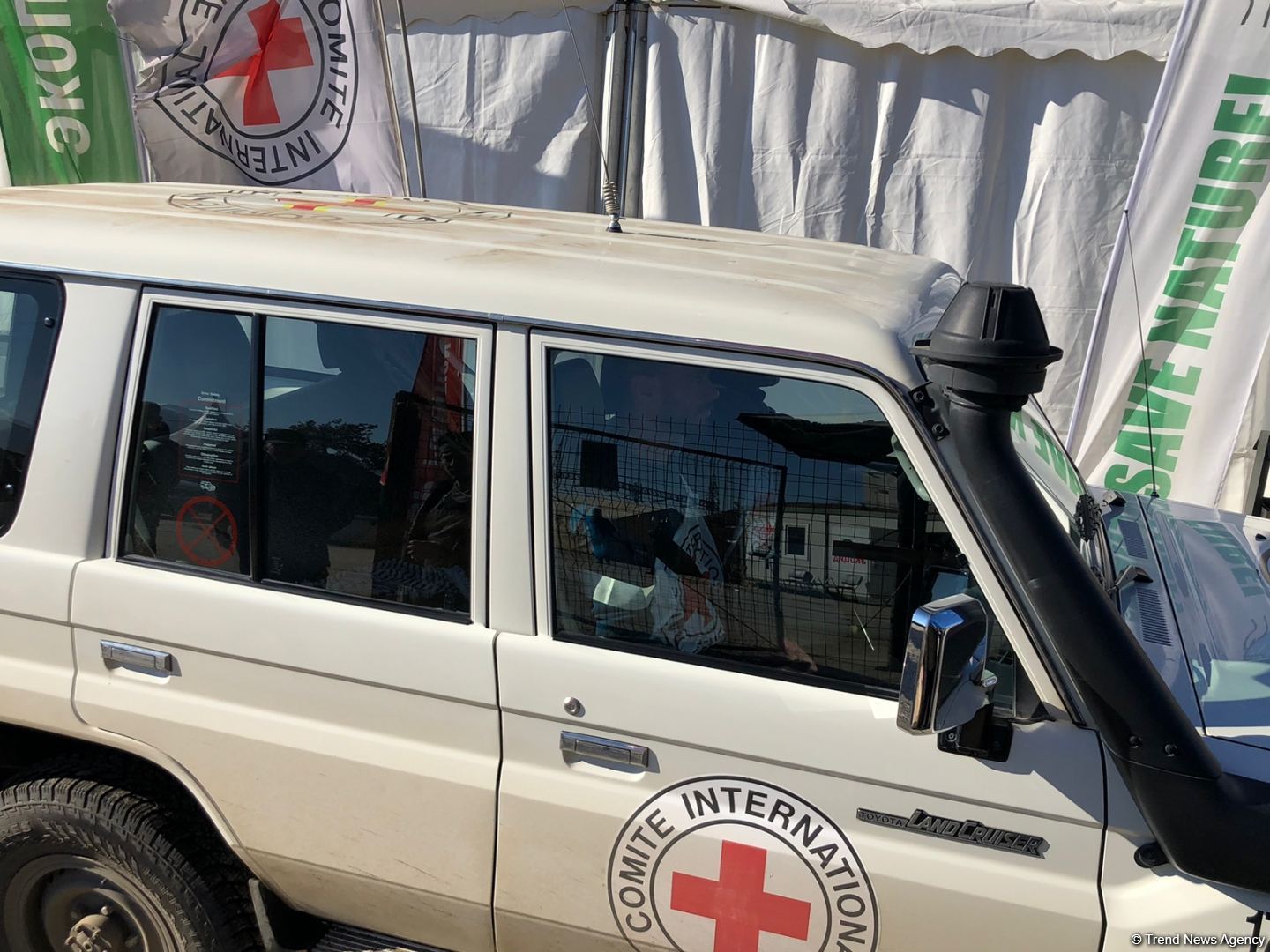 Four ICRC vehicles move freely along Azerbaijan's Lachin-Khankendi road (PHOTO)