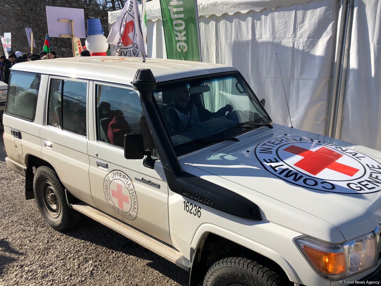 Four ICRC vehicles move freely along Azerbaijan's Lachin-Khankendi road (PHOTO)