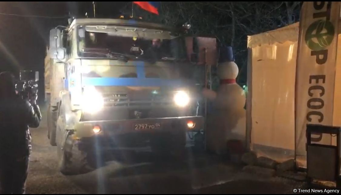 По Лачинской дороге беспрепятственно проехали еще две машины миротворцев (ФОТО/ВИДЕО)