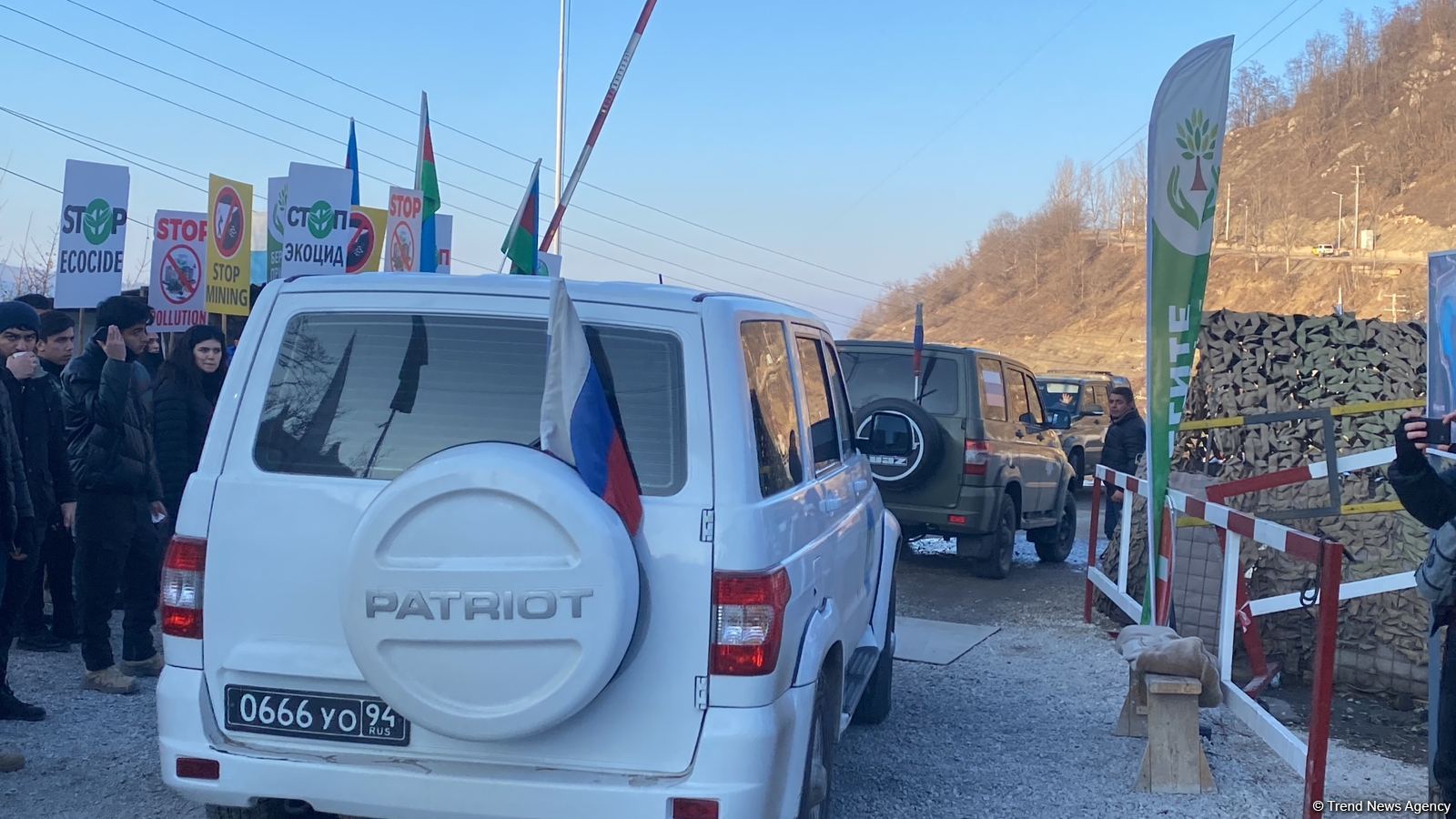 По Лачинской дороге беспрепятственно проехали еще 17 автомобилей миротворцев (ФОТО)