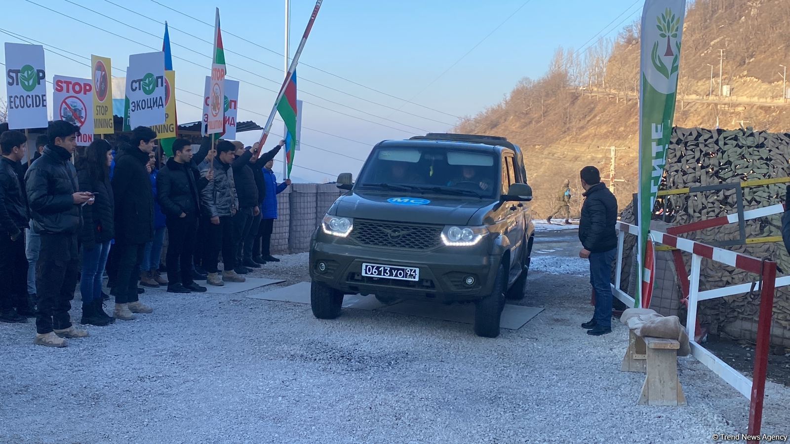 По Лачинской дороге беспрепятственно проехали еще 17 автомобилей миротворцев (ФОТО)