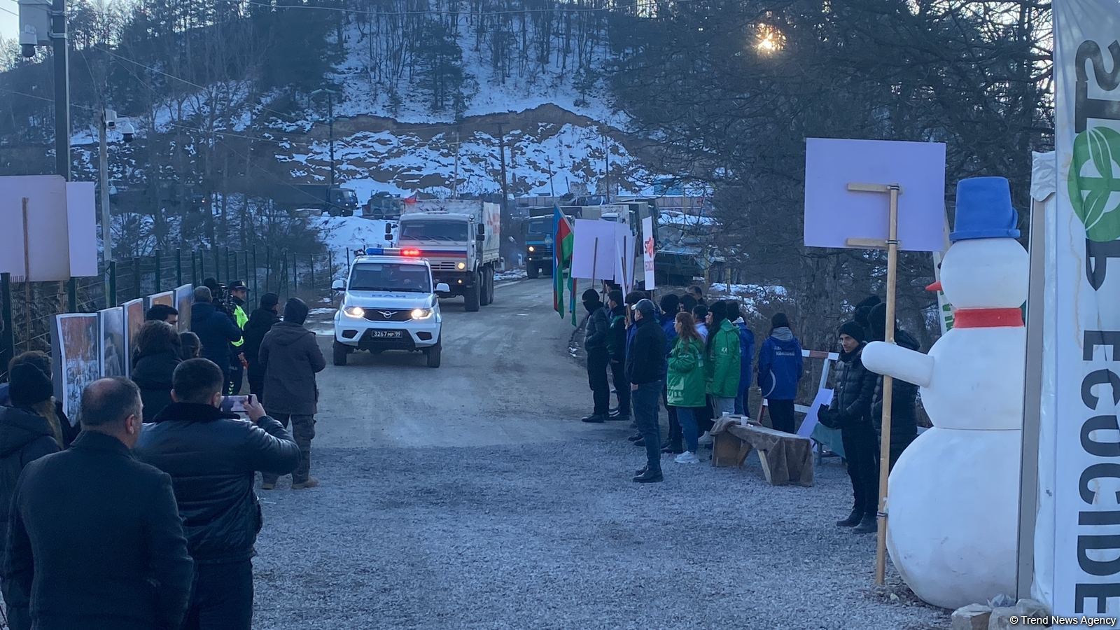 По Лачинской дороге беспрепятственно проехали еще 17 автомобилей миротворцев (ФОТО)