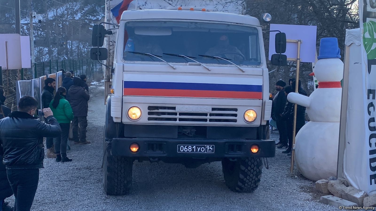 По Лачинской дороге беспрепятственно проехали еще 17 автомобилей миротворцев (ФОТО)
