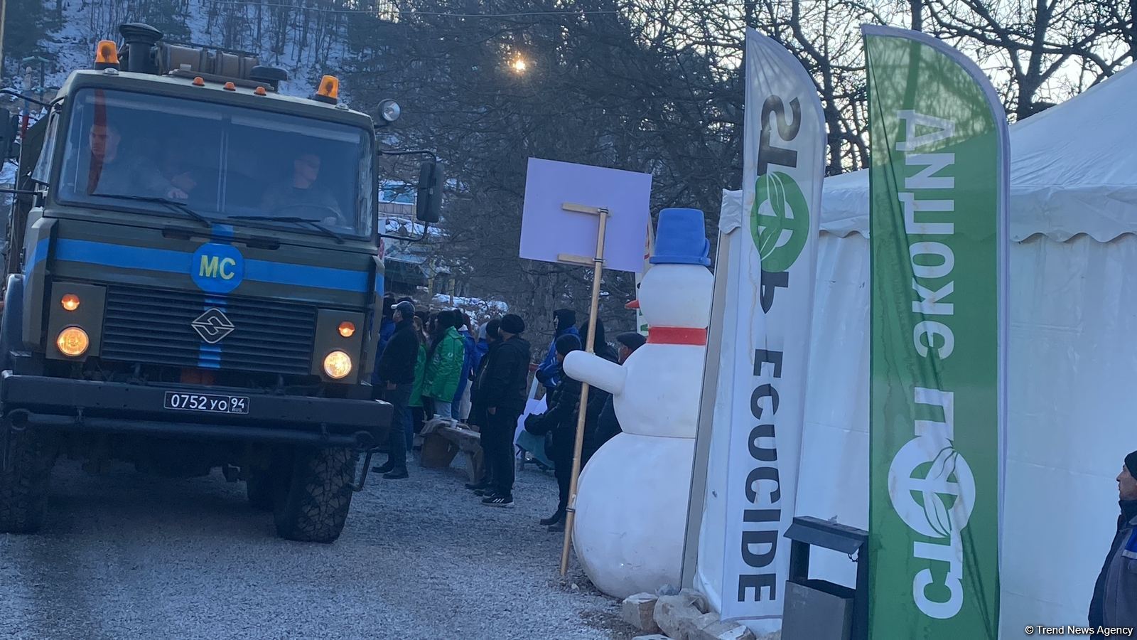 По Лачинской дороге беспрепятственно проехали еще 17 автомобилей миротворцев (ФОТО)