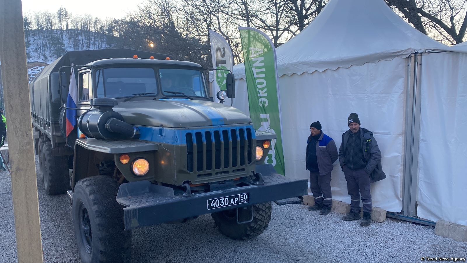 По Лачинской дороге беспрепятственно проехали еще 17 автомобилей миротворцев (ФОТО)