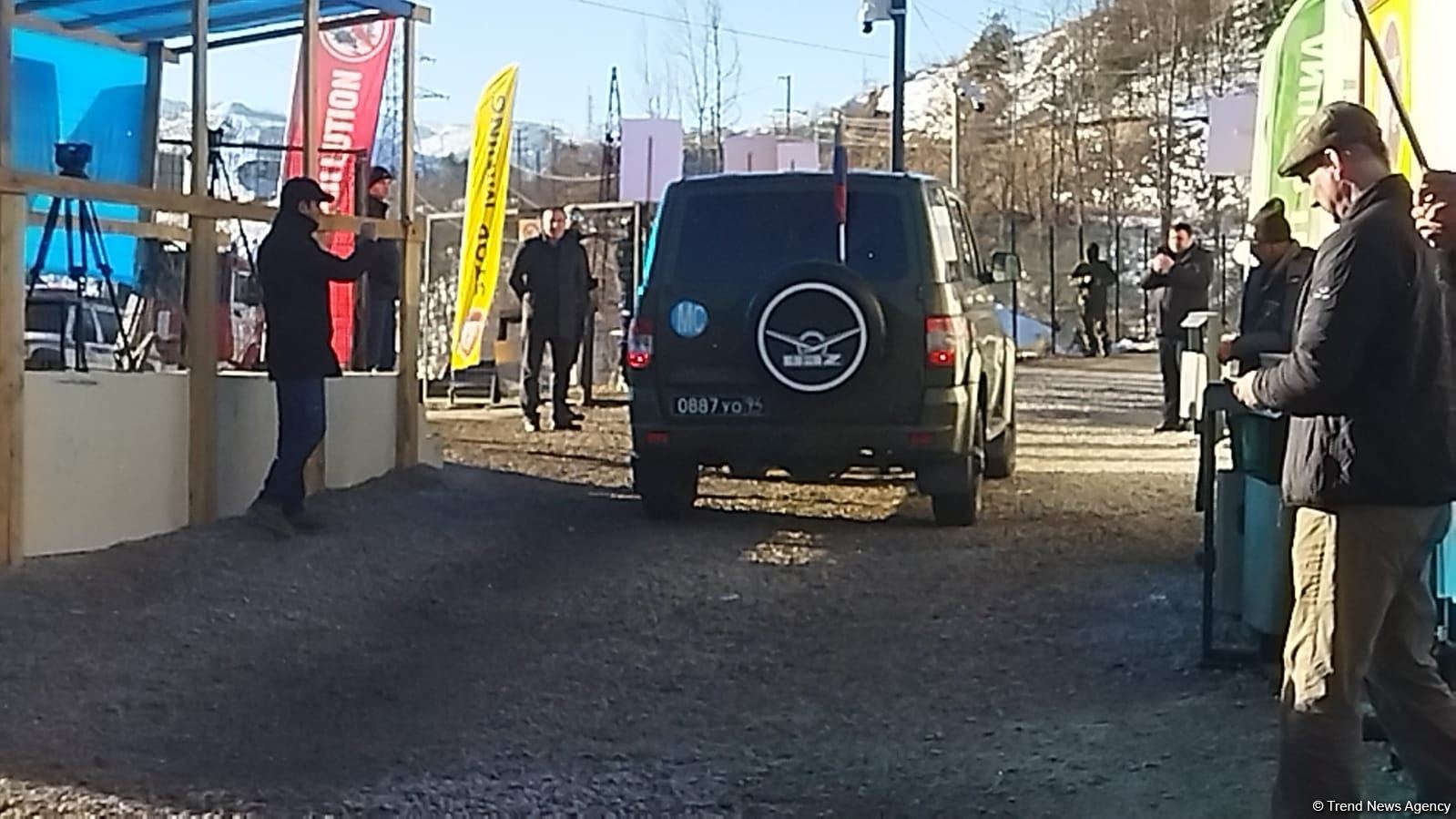 По Лачинской дороге беспрепятственно проехала колонна автомашин РМК (ФОТО)