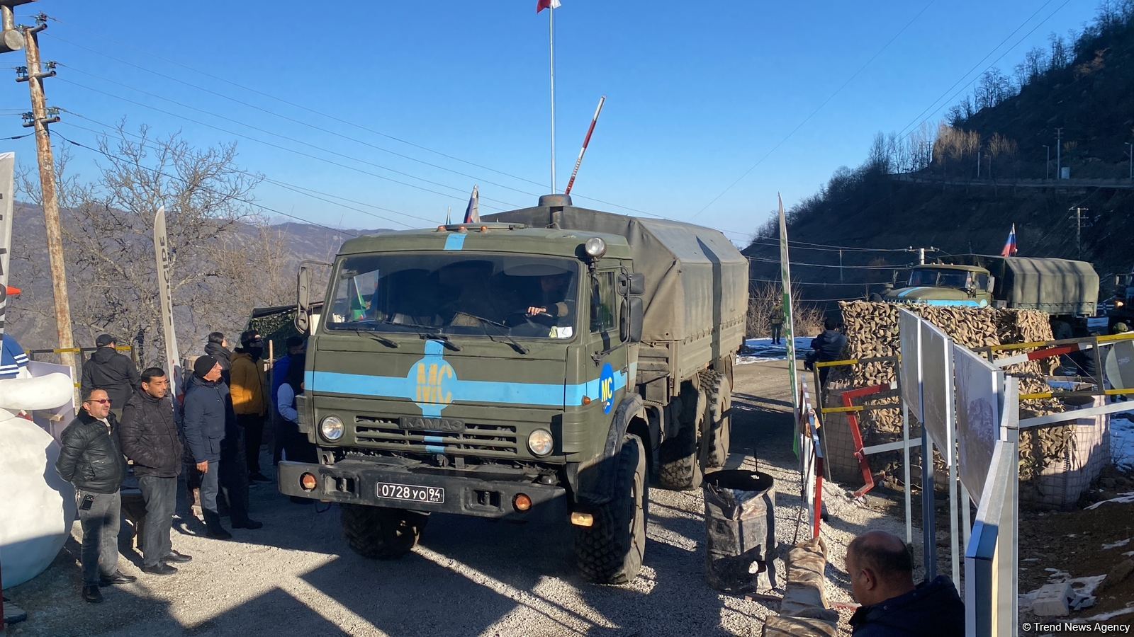 По Лачинской дороге беспрепятственно проехали 10 транспортных средств РМК (ФОТО)