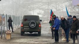 По Лачинской дороге беспрепятственно проехала легковая машина РМК (ФОТО)