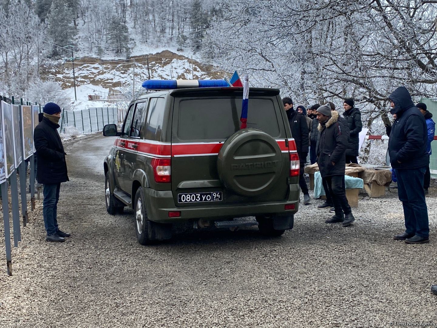 По Лачинской дороге беспрепятственно проехала еще одна легковая машина РМК