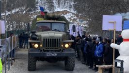 По Лачинской дороге беспрепятственно проехали еще четырнадцать автомобилей миротворцев (ФОТО/ВИДЕО)