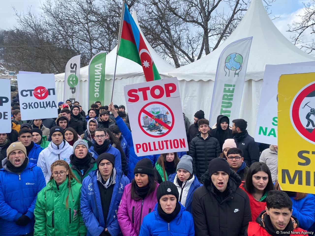 Мирная акция протеста на Лачинской дороге продолжается (ФОТО)