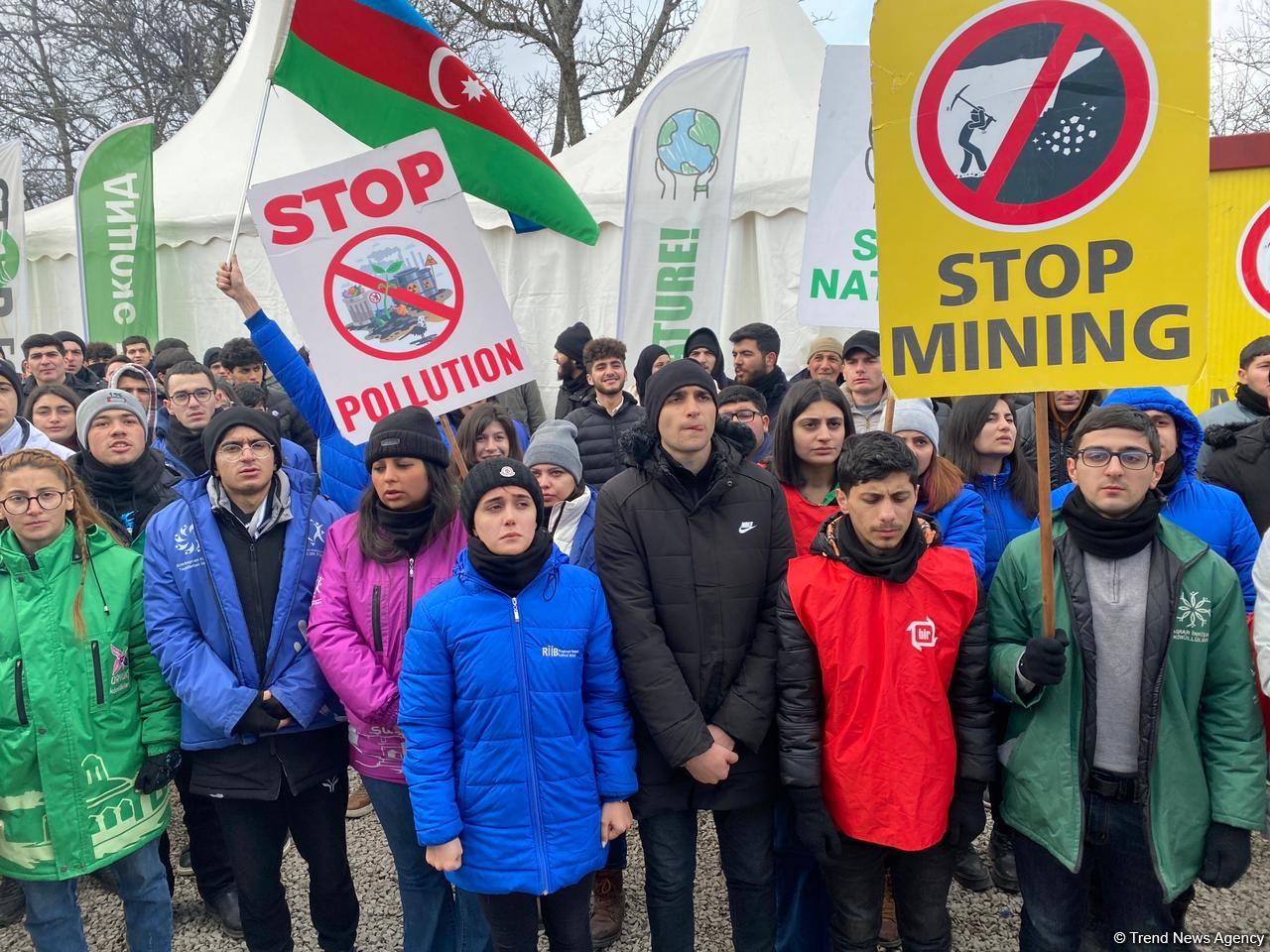 Мирная акция протеста на Лачинской дороге продолжается (ФОТО)