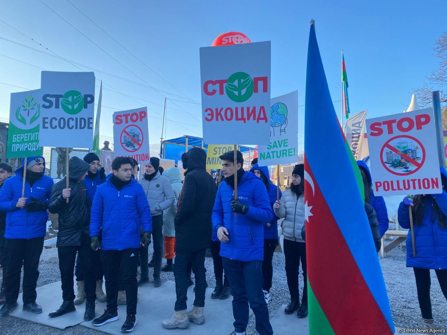 Мирная акция протеста на Лачинской дороге продолжается (ФОТО)