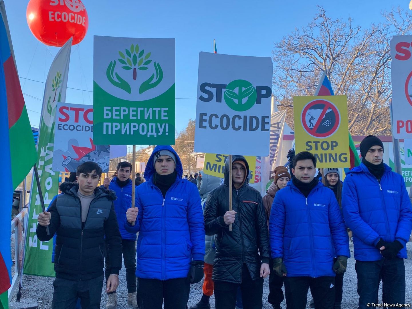 Мирная акция протеста на Лачинской дороге продолжается (ФОТО)