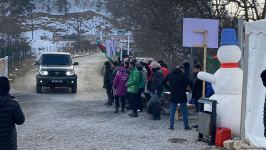 По Лачинской дороге беспрепятственно проехала еще одна легковая автомашина РМК (ФОТО)