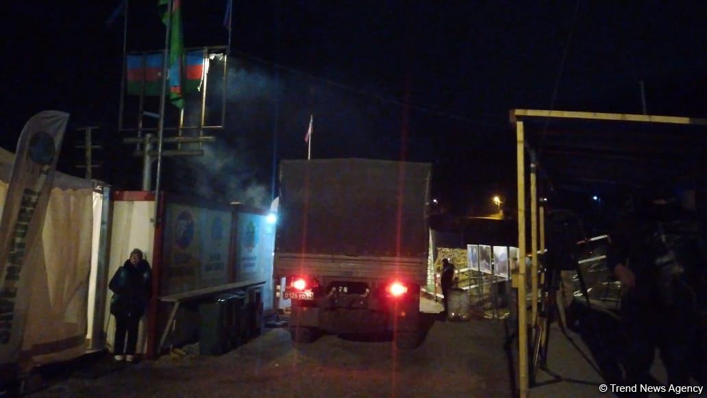 Six more vehicles of Russian peacekeepers pass freely along Azerbaijan's Lachin-Khankendi road (PHOTO)
