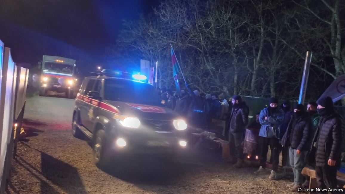 Six more vehicles of Russian peacekeepers pass freely along Azerbaijan's Lachin-Khankendi road (PHOTO)