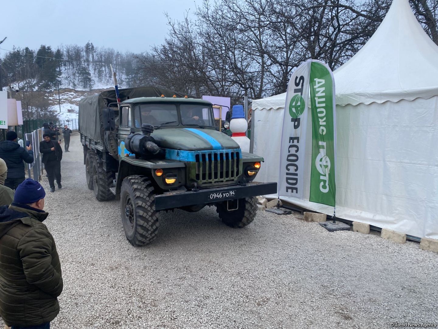 По Лачинской дороге проехали еще два грузовых автомобиля РМК