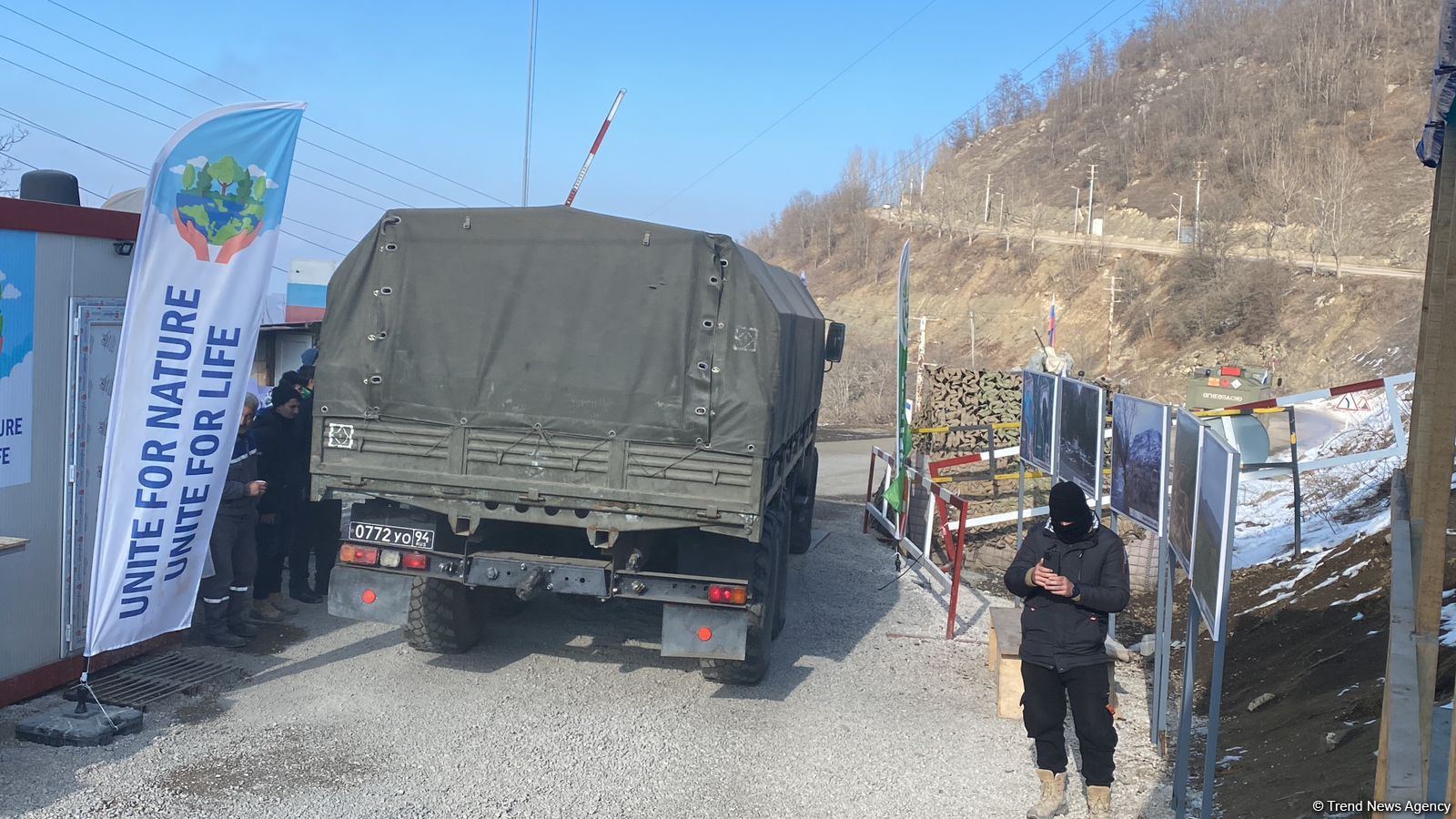 По Лачинской дороге беспрепятственно проехали еще 11 транспортных средств миротворцев (ФОТО)