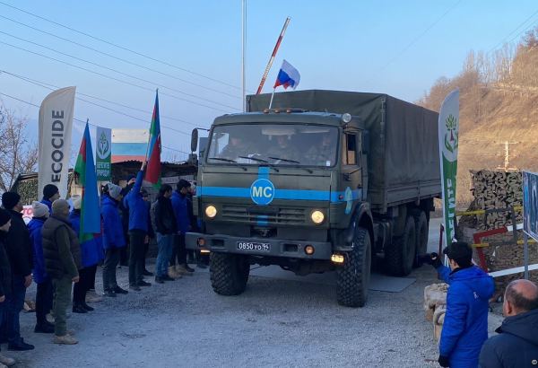 Truck of Russian peacekeepers freely passes along Azerbaijan's Lachin-Khankendi road (PHOTO)
