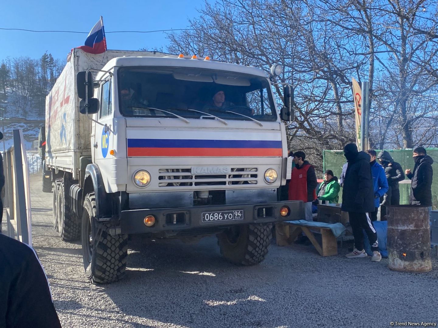 По Лачинской дороге беспрепятственно проехали еще 18 автомобилей миротворцев (ФОТО)