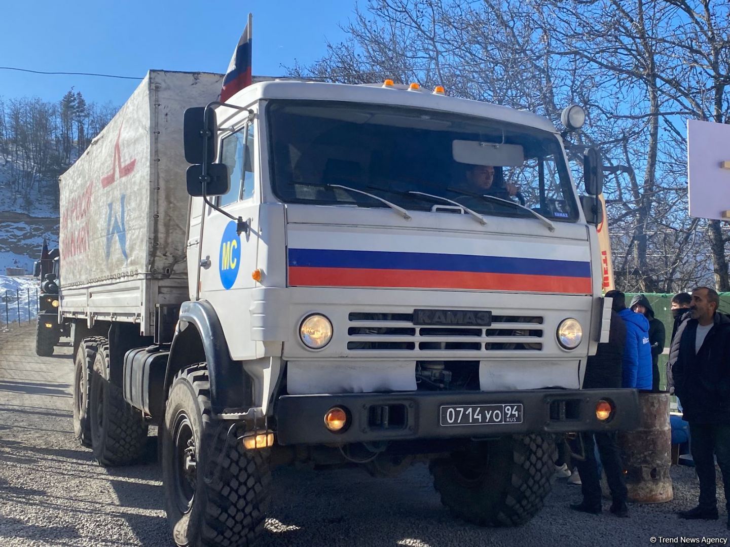 По Лачинской дороге беспрепятственно проехали еще 18 автомобилей миротворцев (ФОТО)