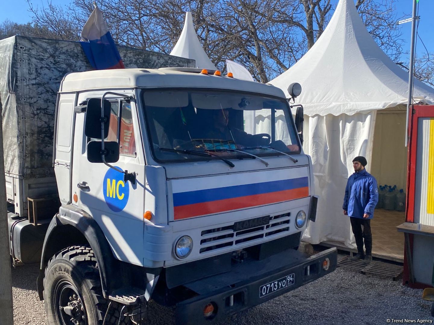 По Лачинской дороге беспрепятственно проехали еще 18 автомобилей миротворцев (ФОТО)