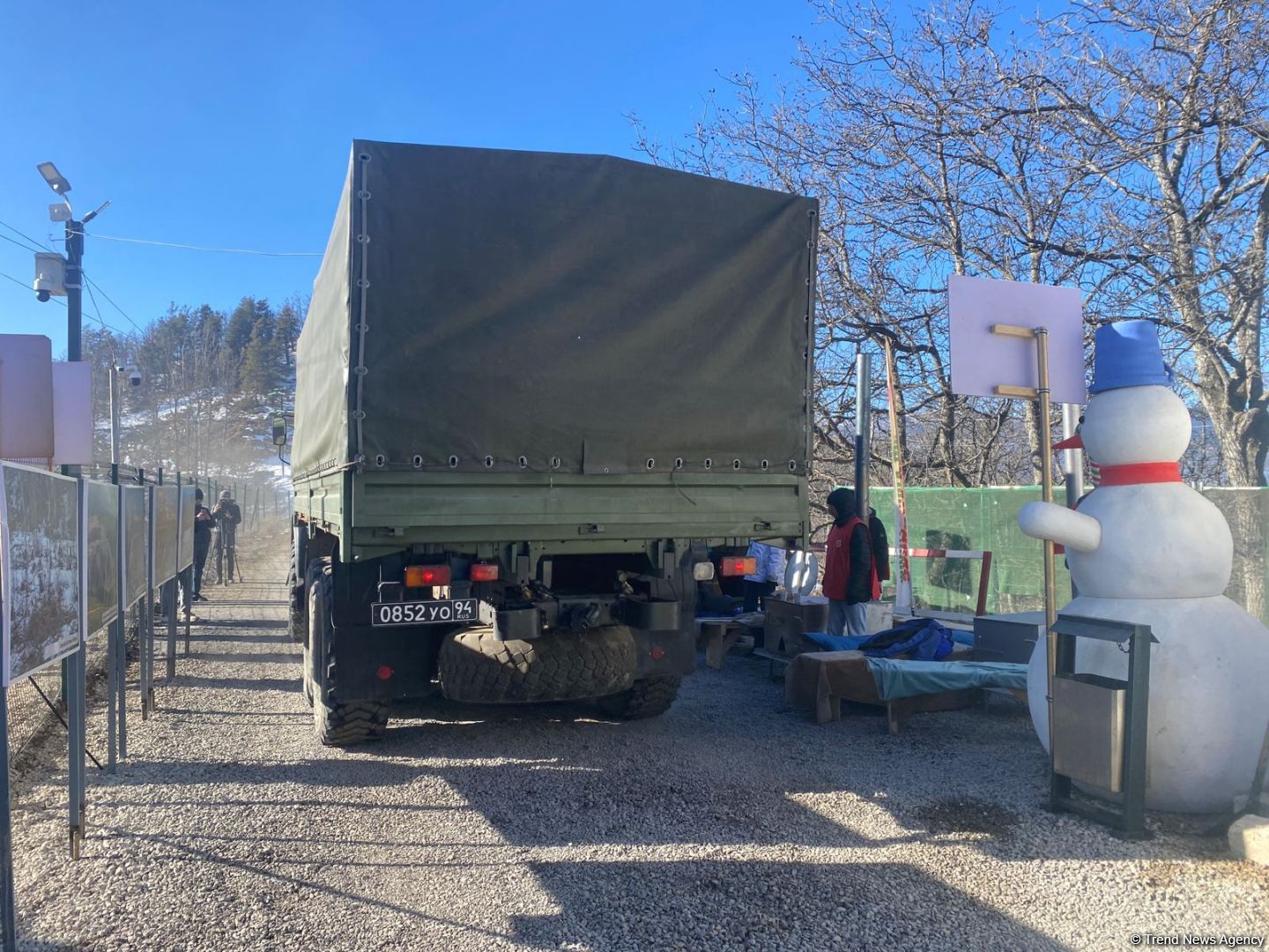 По Лачинской дороге беспрепятственно проехали 19 транспортных средств миротворцев (ФОТО)