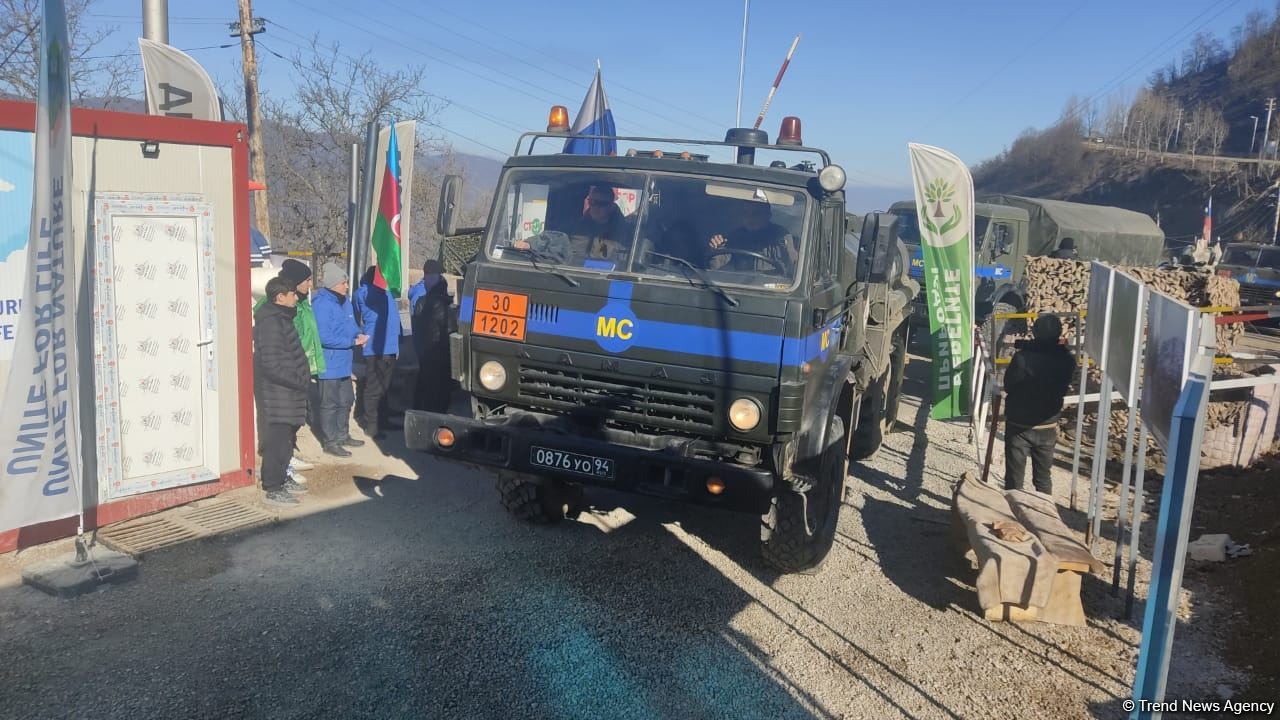 По Лачинской дороге беспрепятственно проехали 19 транспортных средств миротворцев (ФОТО)