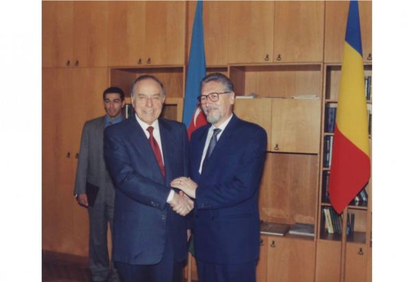 Heydar Aliyev launched great economic cooperation projects of global importance - ex-president of Romania (PHOTO)