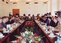 Гейдар Алиев инициировал крупные проекты экономического сотрудничества, которые приобрели глобальное значение - Эмиль Константинеску (ФОТО)