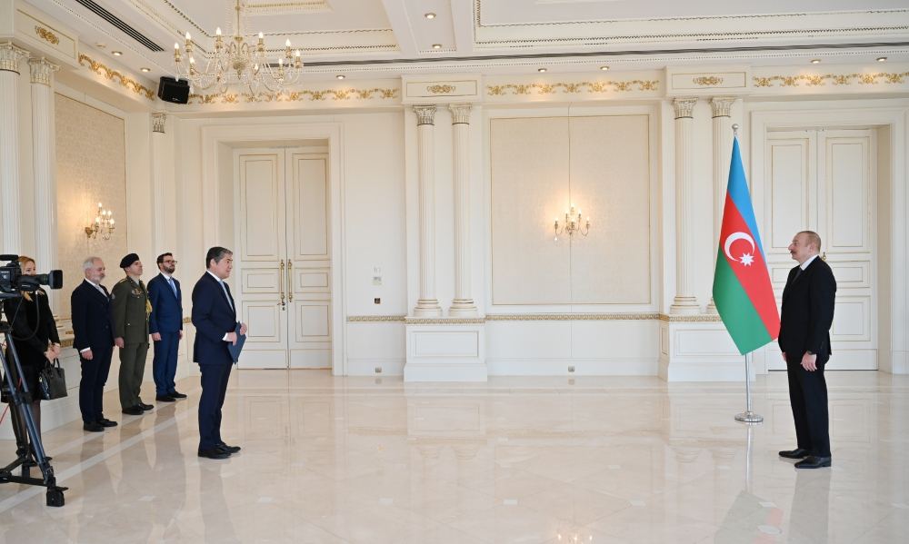 Президент Ильхам Алиев принял верительные грамоты новоназначенного посла Греции в Азербайджане (ФОТО/ВИДЕО)