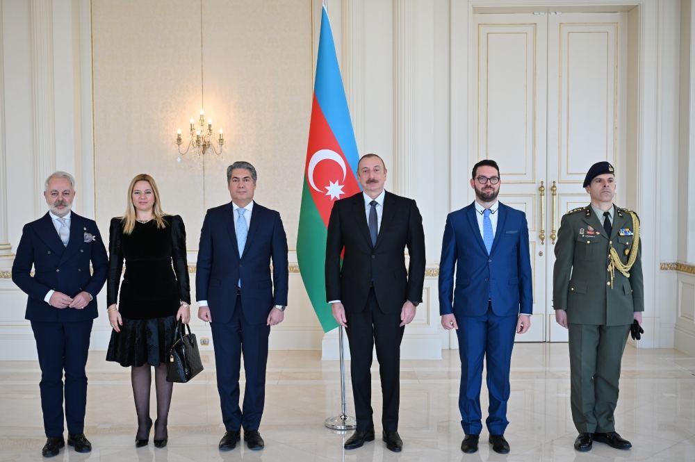 Президент Ильхам Алиев принял верительные грамоты новоназначенного посла Греции в Азербайджане (ФОТО/ВИДЕО)